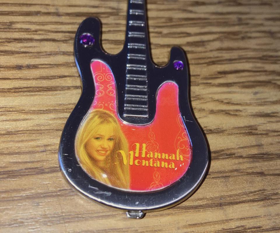 ハンナ・モンタナ キーホルダー ギター付き　シルバー HANNAH MONTANA Pewter Guitar Keyring #27151 Disney NEW Old Stock