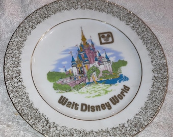 Plato decorativo vintage de Walt Disney Productions, Disney World, 7-1/2", Japón
