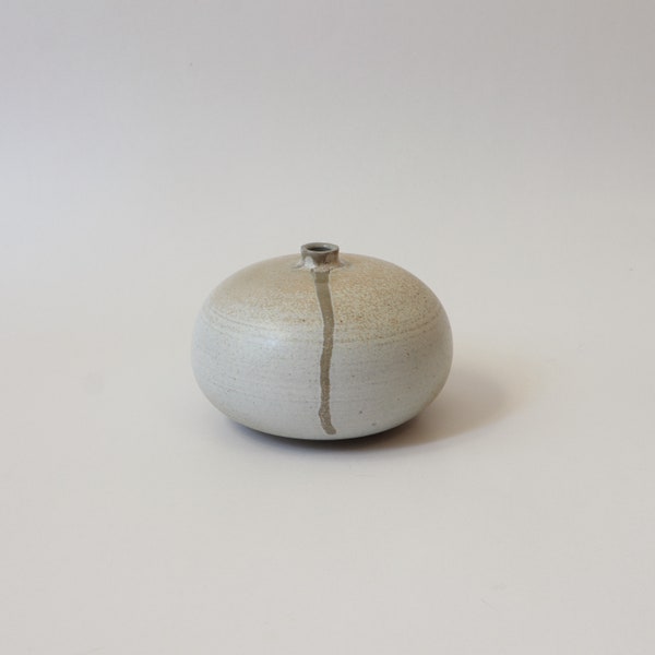 White Small Bud Vase, Stoneware Ceramic Vase, Modern Vase, Minimalist Decor, Cream Gold Matte Vase