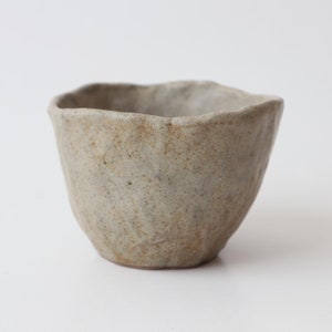 Tigela de cerâmica rústica feita à mão, cerâmica Wabi-Sabi, tigela de cerâmica artesanal exclusiva