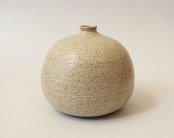 Small Bud Vase, Speckled Stoneware Ceramic Vase, Modern Vase, Minimalist Decor, Cream White Vase