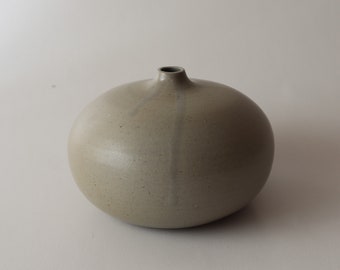 Grey Bud Vase, Matte Stoneware Ceramic Vase, Modern Vase, Minimalist Decor, Grey Round Vase