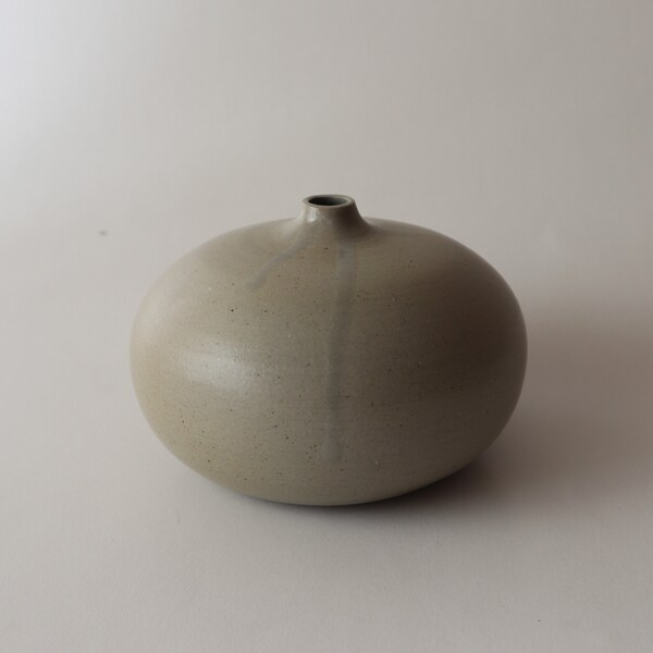 Grey Bud Vase, Matte Stoneware Ceramic Vase, Modern Vase, Minimalist Decor, Grey Round Vase