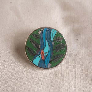 Pin de esmalte de exploración de aventuras en kayak de río