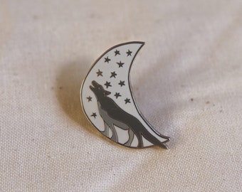 Luna de Lobo Aullador - Celestial Animal Enamel Pin