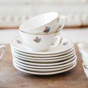 50er Jahre Französische Vintage Cafe Demitasse Tassen - Moulin des Loups - 8er Set - Hübsches Blumenmuster
