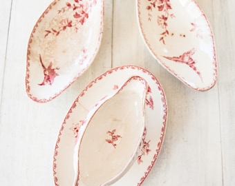 Early 1900s Ironstone Set - Gravy Boat and 2 Small Oval Dishes - Sarreguemines Favori - Red / Pink Transferware