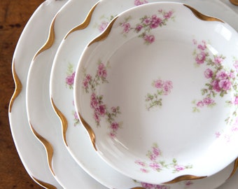 Haviland Limoges 40 Pieces Set - 10 Seatings -  Schleiger 456 E with Pink Roses and Gold Trim