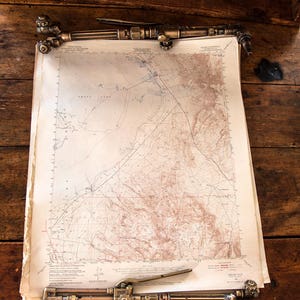 Service géologique de Californie des années 1950 - 21 x 17 po. - vendu à l'unité - projet d'encadrement, de papier peint ou de techniques mixtes