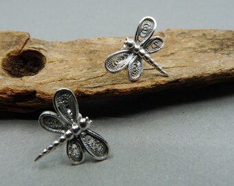 Silver dragonfly earrings in filigree, insect earrings, dainty classic stud earrings, mom birthtday gift, nature lovers gift