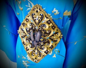 Cinturón de escarabajo con filigrana dorada: Corbata de corsé egipcio estilo steampunk