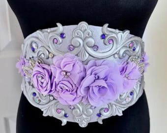 Cinturón de corsé con filigrana plateada: flores de gasa morada, lazo de cristal