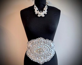 Conjunto de cinturón y collar de armadura de cristal barroco plateado AB, cinturón corsé de filigrana fantástica con colgante