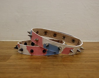 Gargantilha com pontas de couro trans orgulho azul pastel, rosa e branco