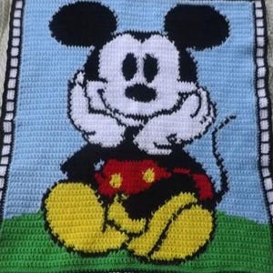 Sitting Micky Mouse afghan pattern grid only