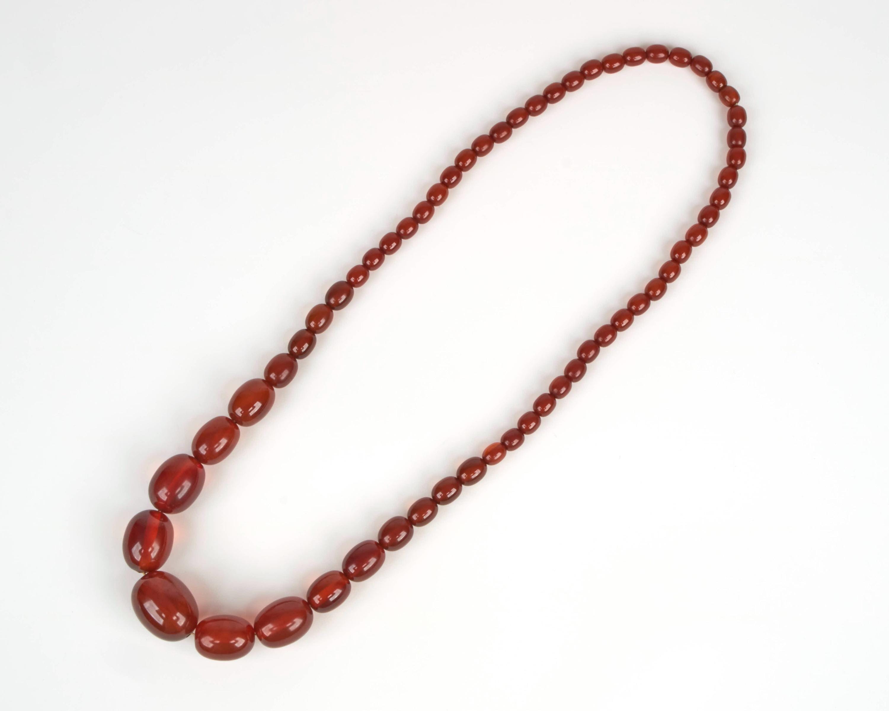Collier Vintage Avec Perles D'ambre, Bakélite Ou Verre - Magnifique Pièce D'occasion - Style Rétro