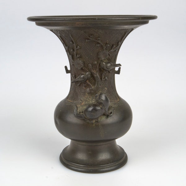 Créature mythique chinoise antique du 19ème siècle et oiseaux vase en bronze