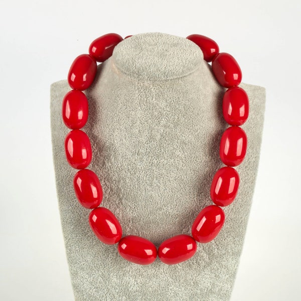 Vintage 1970-80s bright red chunky lucite bead necklace.