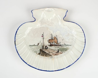 Antiek 19e-eeuws Choisy majolica handgeschilderd zeegezicht scollop shell aardewerk bord. Schade.