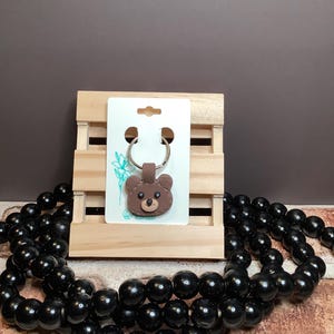 Portachiavi / Targhetta per zaino / Ciondolo per borsa con fiore, farfalla, libellula, luna e stelle