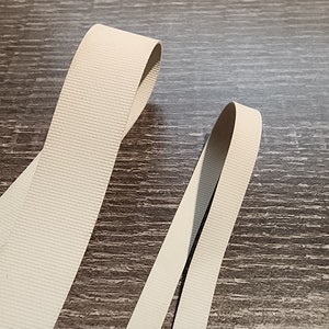 Gummi elastisch ( Strukturiert ) - perfekt. Für Bademode oder umgeklappten Bund. 6 mm und 16 mm erhältlich.  1 m pro Bestellung.  Hergestellt in Frankreich.