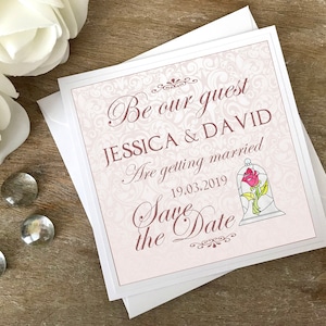 La bella e la bestia in oro rosa salvano la data. Disney salva la data. La bella e il matrimonio della bestia. Segna la data. La bella e le carte della bestia.