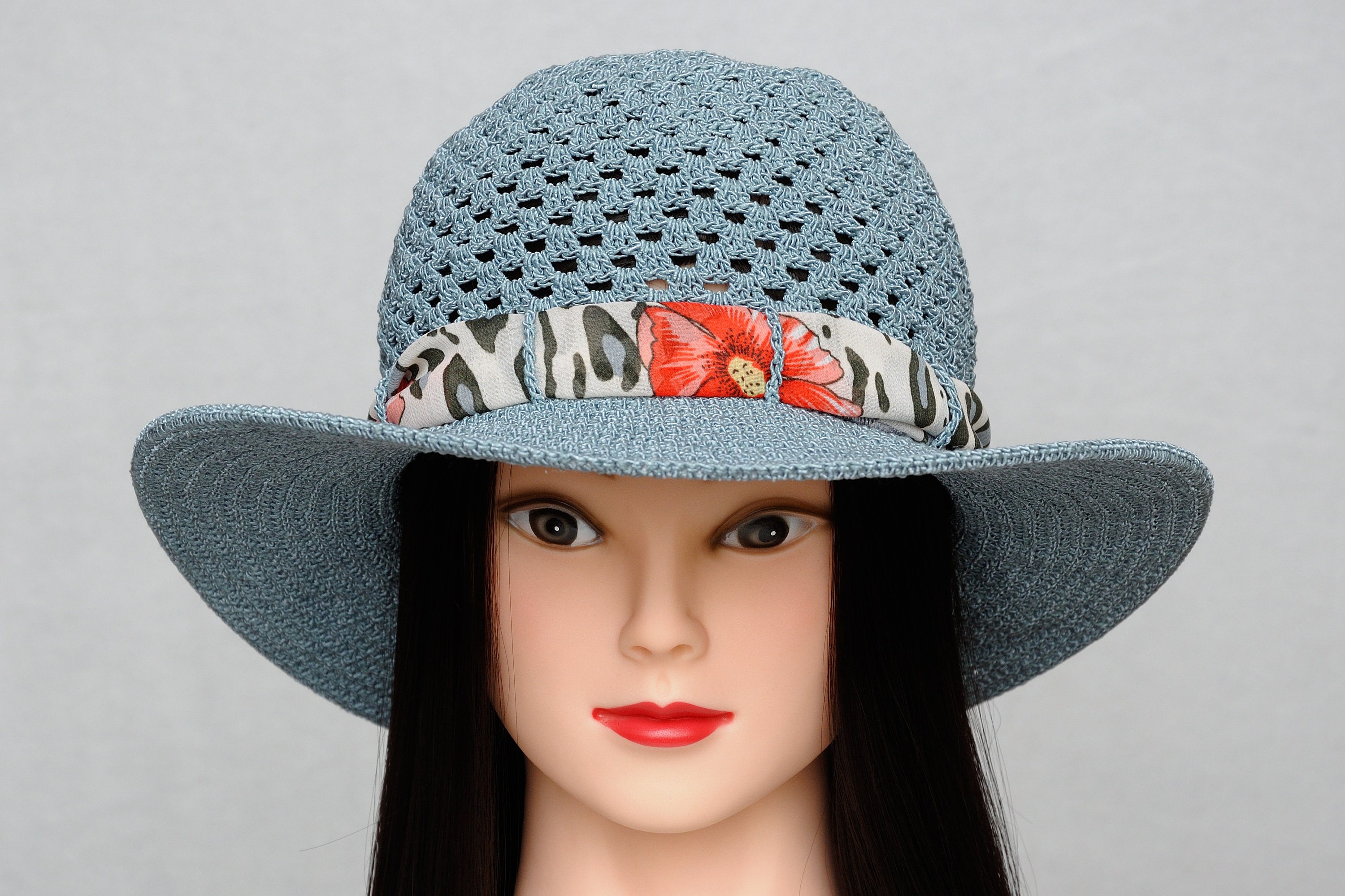 women's sun hats outdoors