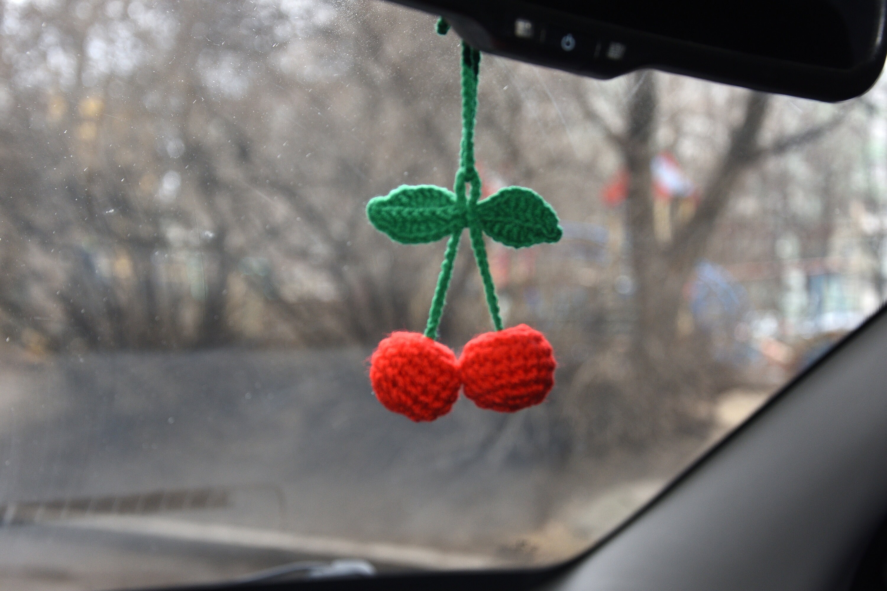 Accessoire de rétroviseur de voiture au visage souriant au crochet