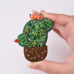 Green Beaded brooch cactus Succulent Pin Mezcal Broach bead embroidery plant broach beaded seed beaded pin stylish unique jewellery mom gift