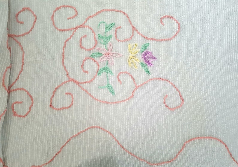 1950s Chenille Bedspread Fits Queen Size Bed White Light Pink Floral