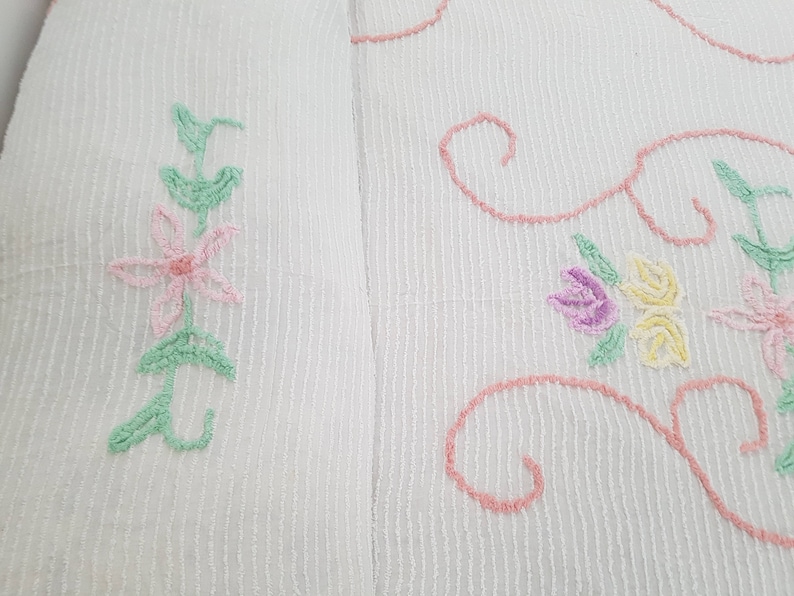 1950s Chenille Bedspread Fits Queen Size Bed White Light Pink Floral