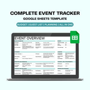 Op de afbeelding: Een laptop toont een Google Sheets-sjabloon met de titel "COMPLETE EVENT TRACKER". Het scherm toont een "EVENT OVERVIEW" met secties voor budget, gastenlijst en planning. Een groen Google Sheets-pictogram is zichtbaar.