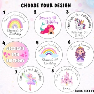 K&ouml;nnte beinhalten: Acht kreisf&ouml;rmige Aufkleberdesigns, nummeriert von 1 bis 8, mit verschiedenen Illustrationen wie Regenbogen, Meerjungfrau, Einhorn, Sternen, Prinzessin, Fee und Schloss. Jeder Aufkleber enth&auml;lt personalisierten Geburtstagstext wie Eleanor's 6th Birthday.
