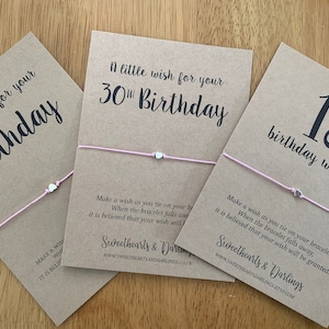 K&ouml;nnte beinhalten: Drei braune Karten mit rosafarbenen Schnurarmb&auml;ndern. Die Karten haben den Text "A little wish for your 30th Birthday", "A little wish for your Birthday" und "18 birthday wishes".