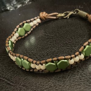 Green Hexagon bracelet, green hexagonal bracelet, green and pearl bracelet, beaded leather bracelet