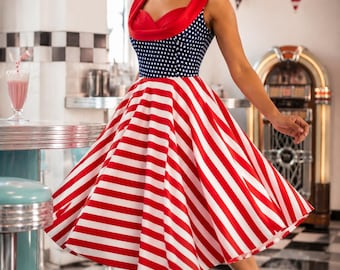 Lady Mayra Elsa USA Flag 50er Jahre Rockabilly Swingkleid – Vintage patriotischer Tellerrock