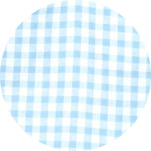 K&ouml;nnte beinhalten: Rundes Bild eines hellblau-wei&szlig;en Vichy-Musters. Das Muster besteht aus gleichm&auml;&szlig;ig angeordneten Quadraten, die ein klassisches Design ergeben. Der Stoff wirkt weich und eignet sich f&uuml;r verschiedene Bastelprojekte.