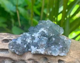 Namibischer Fluoritkristall mit Quarz, 130 g, Namibia, Okorusu-Mine
