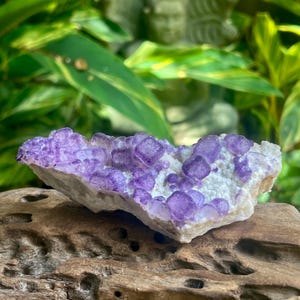 Cluster di cristalli di quarzo e fluorite cubica viola con fantasmi 104 g, Cina, esemplare minerale, cristallo curativo, meditazione, pietre d&#39;altare