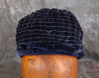 Vintage volante terciopelo cinta sombrero / azul marino turban sombrero / 1950s 1960s sombrero / Vintage cóctel sombrero
