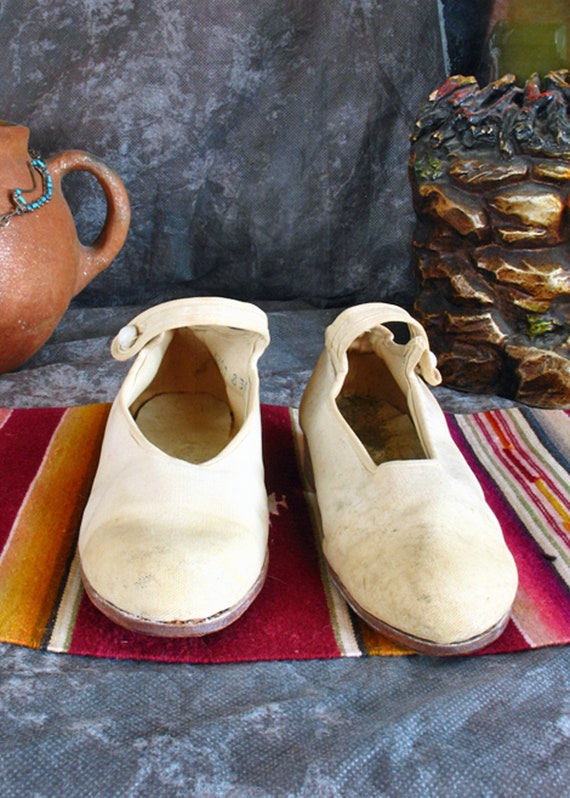 Girls Edwardian Canvas Shoes / Vintage Girls Mary… - image 5