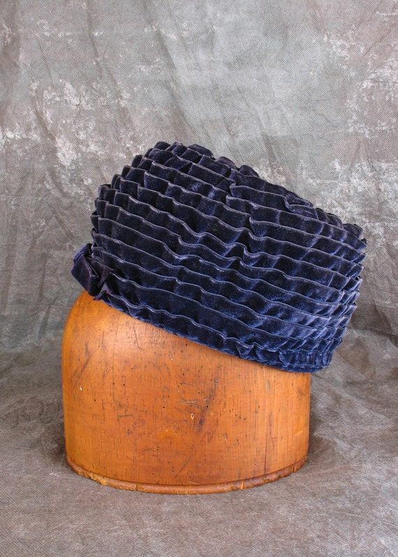 Vintage Ruffled Velvet Ribbon Hat / Navy Blue Tur… - image 3