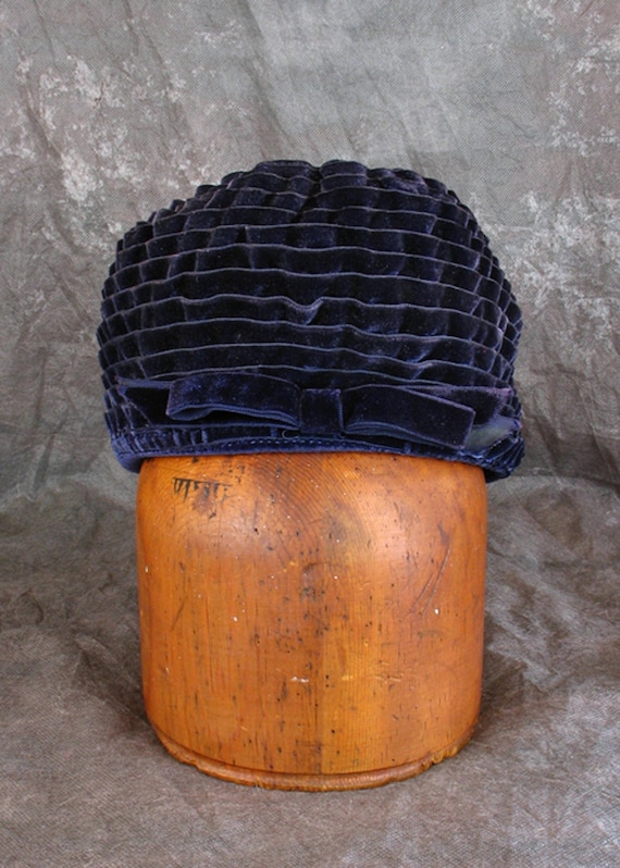 Vintage Ruffled Velvet Ribbon Hat / Navy Blue Tur… - image 1