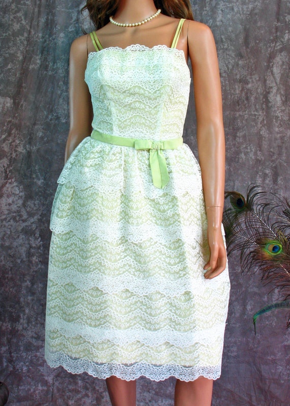 Vintage 1960s White Lace Overlay Cocktail Dress G… - image 2