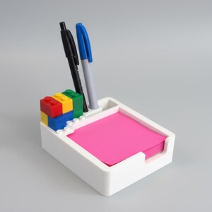 Personlig LEGO-kompatibel självhäftande anteckningsblock och pennhållare | 3×3 anteckningsfack, 2 pennhål på skrivbordet | Gåva för lärare till skolan bild 7