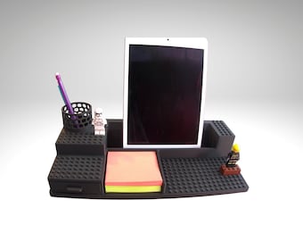 Large LEGO-Compatible Desk Organizer with Tablet Pocket | 300×146 mm Footprint | Brick-Stud Workstation Tray | Back to School Student Desk