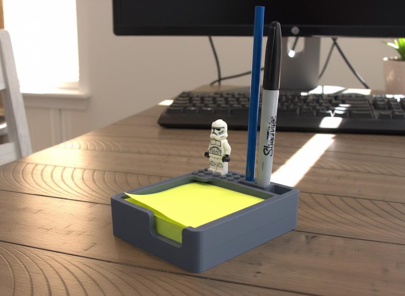 Personlig LEGO-kompatibel självhäftande anteckningsblock och pennhållare | 3×3 anteckningsfack, 2 pennhål på skrivbordet | Gåva för lärare till skolan bild 6
