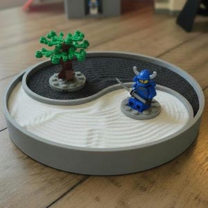 LEGO-Compatible Zen Garden Tray with Rake – Yin-Yang Desk Decor
