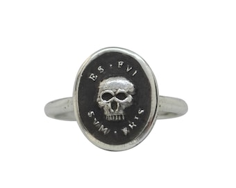 Memento Mori Skull Oval Ring