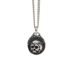 MEMENTO MORI SKULL Disc Pendant